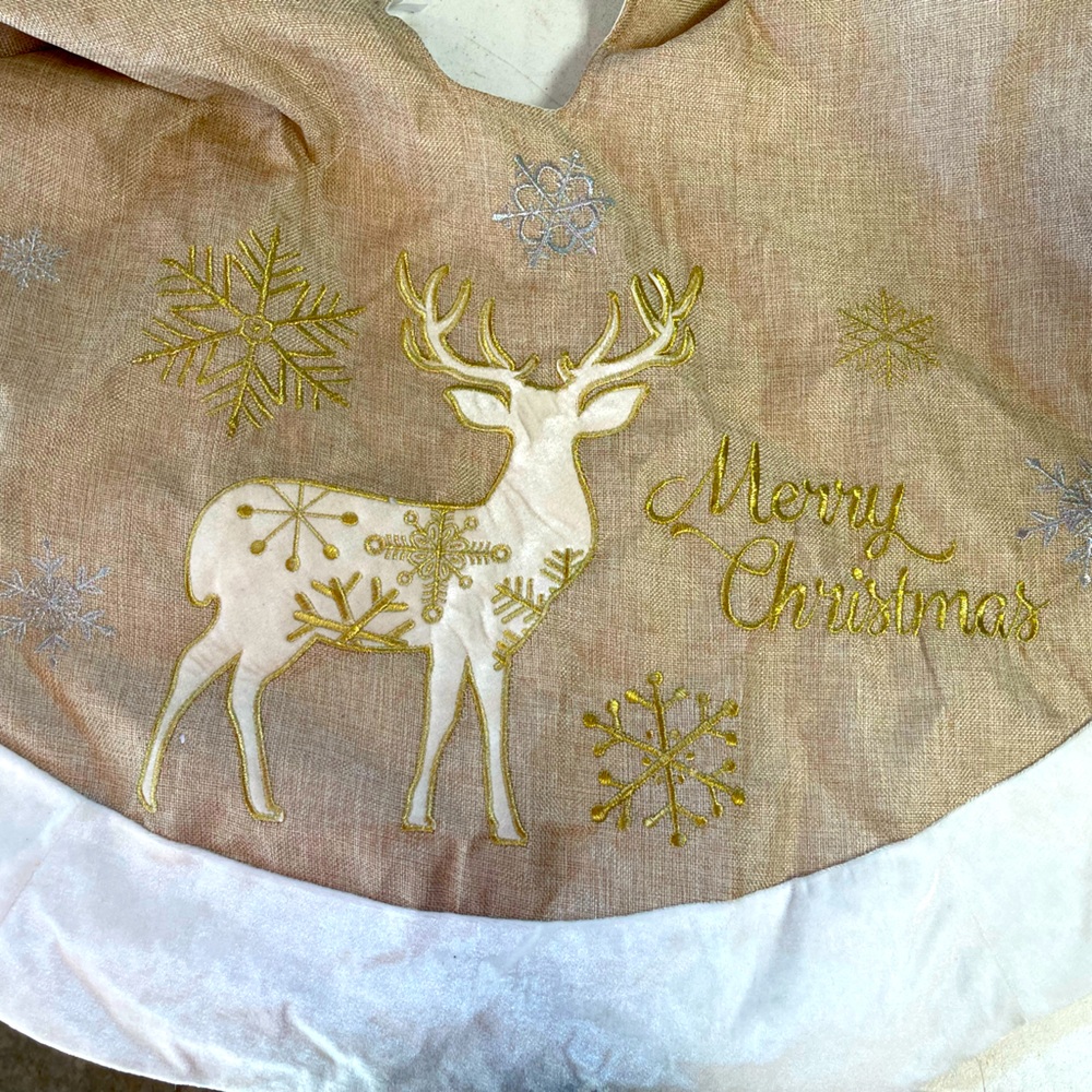 Tree skirt